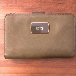 Ladies UGG wallet, olive